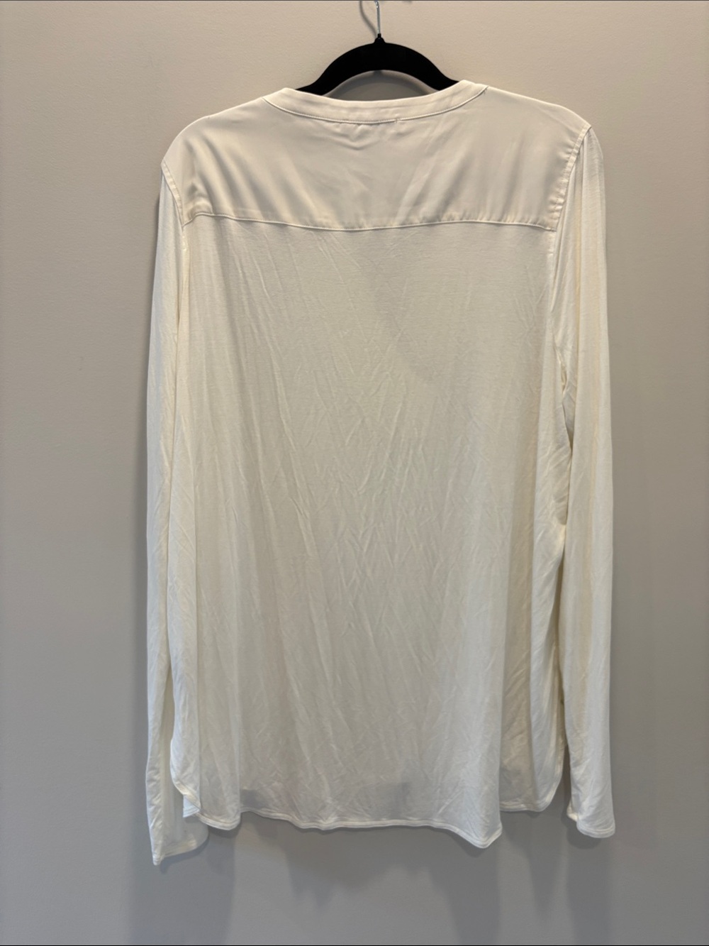 White House Black Market Ivory Mixed Media Satin Trim V-Neck Blouse XL - Picture 2 of 3